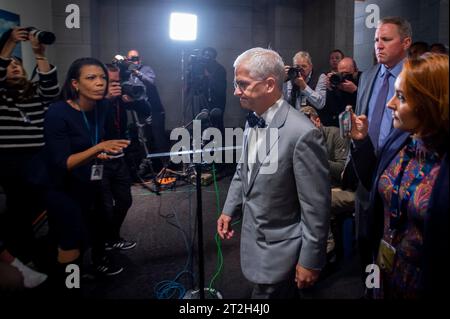 Washington, Vereinigte Staaten. Oktober 2023. House Speaker Pro Tempore Patrick McHenry (Republikaner von North Carolina) besucht am Donnerstag, den 19. Oktober 2023, das Treffen der House Republican Conference im US Capitol in Washington, DC. Quelle: Rod Lamkey/CNP/dpa/Alamy Live News Stockfoto