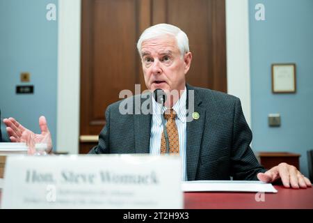 Washington, Usa. Oktober 2023. US-Repräsentant Steve Womack (R-AR), der bei einer Anhörung des Haushaltsausschusses im US-Kapitol sprach. Quelle: SOPA Images Limited/Alamy Live News Stockfoto