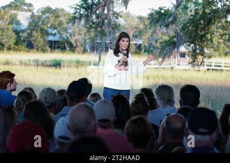 North Charleston, Usa. September 2023. Nikki Haley, ehemaliger UN-Botschafter und republikanischer Präsidentschaftskandidat, spricht während eines Wahlkampfs bei Holy City Brewing am 8. September 2023 in North Charleston, South Carolina. Haley, der ehemalige Gouverneur von South Carolina, ist eine lange Chance für die Nominierung hinter dem ehemaligen Präsidenten Donald Trump. Quelle: Richard Ellis/Richard Ellis/Alamy Live News Stockfoto