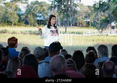 North Charleston, Usa. September 2023. Nikki Haley, ehemaliger UN-Botschafter und republikanischer Präsidentschaftskandidat, spricht während eines Wahlkampfs bei Holy City Brewing am 8. September 2023 in North Charleston, South Carolina. Haley, der ehemalige Gouverneur von South Carolina, ist eine lange Chance für die Nominierung hinter dem ehemaligen Präsidenten Donald Trump. Quelle: Richard Ellis/Richard Ellis/Alamy Live News Stockfoto