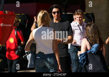 Austin, Usa. Oktober 2023. Schauspieler Adam Driver wird am Donnerstag, den 19. Oktober 2023, während des Formel-1-Grand-Prix der USA auf dem Circuit of the Americas in Austin, Texas, in der Boxengasse gesehen. Foto: Greg Nash/UPI Credit: UPI/Alamy Live News Stockfoto