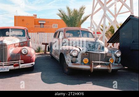 Route 66 Motel alte Autos auf der Ausstellung. Stockfoto