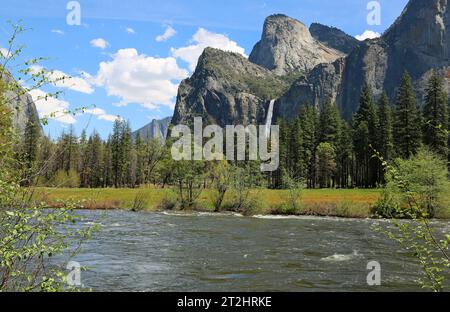 Merced River im Yosemite Valley – Yosemite National Park, Kalifornien Stockfoto