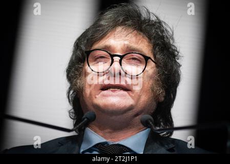 Buenos Aires, Argentinien. Oktober 2023. Der Präsidentschaftskandidat der Liberty Advances Koalition Javier Milei spricht während einer Wahlkampfkundgebung. Der argentinische Präsidentschaftskandidat Javier Milei von der Liberty Advances Koalition nimmt an der Abschlussveranstaltung seines Wahlkampfes vor den Präsidentschaftswahlen Teil. Quelle: SOPA Images Limited/Alamy Live News Stockfoto