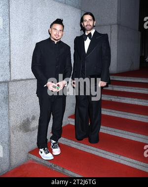 19. Oktober 2023, New York, New York, USA: Char Defrancesco und Marc Jacobs nehmen 2023 an der DKMS-Gala in der Cipriani Wall Street in New York Teil. (Credit Image: © Photo Image Press via ZUMA Press Wire) NUR REDAKTIONELLE VERWENDUNG! Nicht für kommerzielle ZWECKE! Stockfoto