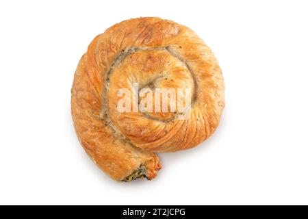 Katalog Bäckerei borek, burek vertuta Spiralförmige griechische Käsepie Füllung Fleisch oder Quark auf weißem Hintergrund isolieren. Mit Beschneidungspfad für Stockfoto