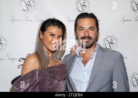 Los Angeles, USA. Oktober 2023. Fashion Night LA Inhaber Brad Thomas und CFO Ly White besuchen Couture Designer Symone Prince präsentiert ihre neueste Kollektion für VIPs im Britely, Los Angeles, CA 19. Oktober 2023 Credit: Eugene Powers/Alamy Live News Stockfoto