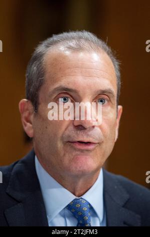 Washington, Usa. Oktober 2023. Mark Toner erscheint vor einer Anhörung des Senatsausschusses für auswärtige Beziehungen zu seiner bevorstehenden Nominierung als Botschafter in der Republik Liberia im Dirksen Senate Office Building in Washington, DC, USA, Donnerstag, 19. Oktober. 2023. Foto: Rod Lamkey/CNP/ABACAPRESS.COM Credit: abaca Press/Alamy Live News Stockfoto