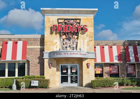 Houston, Texas, USA, 24. September 2023: TGI Friday's Restaurant in Houston, Texas. American Casual Dining Franchise wurde 1965 gegründet. Stockfoto