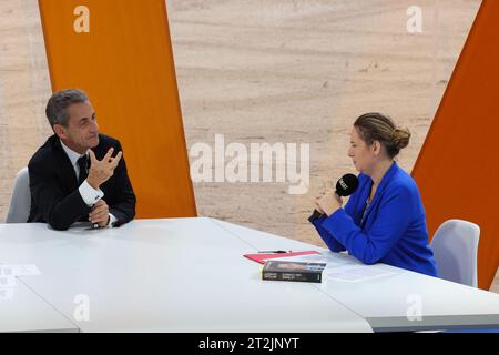 Marseille, Frankreich. Oktober 2023. Sylvain Rostaing/Le Pictorium - Nicolas Sarkozy auf dem Unternehmerforum in Marseille am 19. Oktober 2023 - 19. Oktober 10/2023 - France/Bouches-du-Rhone/Marseille - Nicolas Sarkozy war am Donnerstag, den 19. Oktober 2023 Ehrengast beim Unternehmerforum im Stade Velodrome in Marseille. Quelle: LE PICTORIUM/Alamy Live News Stockfoto