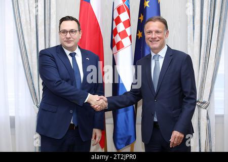 Zagreb, Kroatien. Oktober 2023. Der Präsident des kroatischen Parlaments Gordan Jandrokovic trifft sich am 20. Oktober 2023 in Zagreb, Kroatien, mit Jan Lipavsky, Außenminister der Tschechischen Republik. Jan Lipavsky ist zu einem Arbeitsbesuch in Zagreb. Foto: Patrik Macek/PIXSELL Credit: Pixsell/Alamy Live News Stockfoto