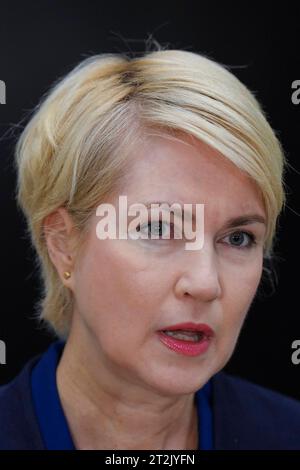 Bundesrat, 1037. Plenarsitzung Manuela Schwesig SPD Ministerpraesident von Mecklenburg-Vorpommern im Portrait beim TV Statement im Rahmen der1037. Bundesratssitzung, Berlin, 20.10.2023 Berlin Berlin Deutschland *** Bundesrat, 1037 Plenarsitzung Manuela Schwesig SPD Ministerpraesidentin Mecklenburg Vorpommern im Porträt bei TV-Statement während der Sitzung des Bundesrates, Berlin, 20 10 2023 Berlin Berlin Deutschland Stockfoto