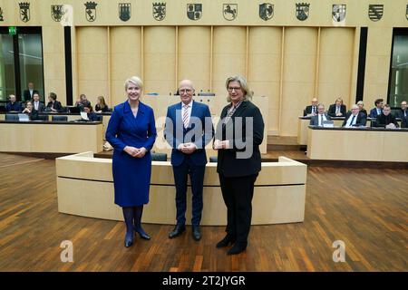 Bundesrat, 1037. Plenarsitzung Manuela Schwesig SPD Ministerpraesident von Mecklenburg-Vorpommern als neue Bundesratspraesidentin gemeinsam mit ihren Stellvertretern Peter Tschentscher und Anja Rehlinger als neues Präsidium im Plenarsaal bei der 1037. Bundesratssitzung, Berlin, 20.10.2023 Berlin Berlin Deutschland *** Bundesrat, 1037 Plenarsitzung Manuela Schwesig SPD-Ministerpräsidentin Mecklenburg-Vorpommerns als neue Bundesratspräsidentin zusammen mit ihren Abgeordneten Peter Tschentscher und Anja Rehlinger als neues Präsidium im Plenarsaal bei der Bundesratssitzung 1037, Berlin, 20 10 2023 Berlin Stockfoto