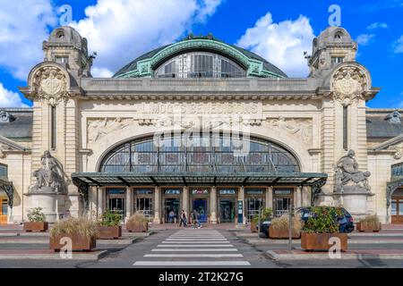 Bahnhof Limoges Bénédictins auf der Strecke zwischen Orléans und Montauban. Der Architekt Roger Gonthier vermischt Jugendstil, Art Deco und Neoklassizismus. Stockfoto