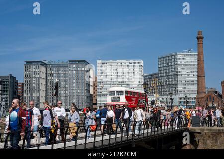 Besucher von Albert Dock, Liverpool, Mai 2023 Stockfoto