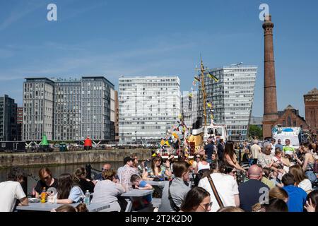 Besucher von Albert Dock, Liverpool, Mai 2023 Stockfoto