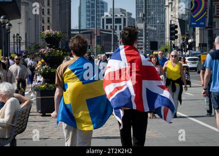 Besucher von Eurovision Weaving Flags, Liverpool, Mai 2023 Stockfoto