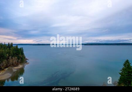 Tolmie State Park Uferpromenade im Dezember Stockfoto