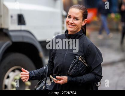 London, Großbritannien. Oktober 2023. Moderatorin und Model, Kirsty Gallacher, verlässt Global Radio. Quelle: Karl Black/Alamy Live News Stockfoto