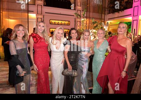 Sibel Brozat, Sabine Piller, Alessandra Geissel, Gitta Saxx, Sonja Kiefer, Gast und Giulia Siegel beim Tribut to Bambi 2023 im JW Marriott Hotel. Berlin, 19.10.2023 *** Sibel Brozat, Sabine Piller, Alessandra Geissel, Gitta Saxx, Sonja Kiefer, Gast und Giulia Siegel beim Tribute to Bambi 2023 im JW Marriott Hotel Berlin, 19 10 2023 Foto:XF.xKernx/xFuturexImagex Tribute bambi 3174 Credit: Imago/Alamy Live News Stockfoto