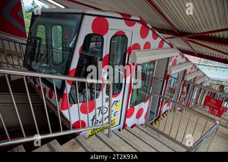 BILBAO, SPANIEN, 26. September 2023 : um den Beginn der Tour de France 2023 von der Stadt aus zu feiern, wurde die Standseilbahn mit der besten Bergkulisse dekoriert Stockfoto