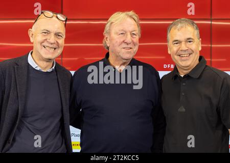 20. Oktober 2023, Hessen, Frankfurt/Main: Fußball: Nationalmannschaft, Frauen: Pressekonferenz mit dem neuen Interims-Nationaltrainer. DFB-Präsident Bernd Neuendorf (l-r), der neue Interimsnationaltrainer der Frauennationalmannschaft Horst Hrubesch und Geschäftsführer Andreas Rettig. Foto: Jürgen Kessler/dpa Stockfoto