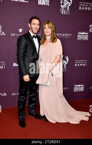 Marcel Remus und Nastassja Kinski zum Tribut an Bambi 2023 im JW Marriott Hotel. Berlin, 19.10.2023 *** Marcel Remus und Nastassja Kinski beim Tribute to Bambi 2023 im JW Marriott Hotel Berlin, 19 10 2023 Foto:Xn.xKubelkax/xFuturexImagex Tribute bambi 3229 Credit: Imago/Alamy Live News Stockfoto