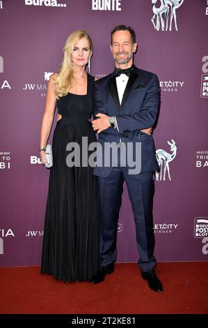 Carolin Copeland und Sebastian Copeland zum Tribut to Bambi 2023 im JW Marriott Hotel. Berlin, 19.10.2023 *** Carolin Copeland und Sebastian Copeland beim Tribute to Bambi 2023 im JW Marriott Hotel Berlin, 19 10 2023 Foto:Xn.xKubelkax/xFuturexImagex Tribute bambi 3310 Credit: Imago/Alamy Live News Stockfoto