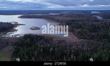 Blick aus der Höhe des Istra-Stausees Stockfoto