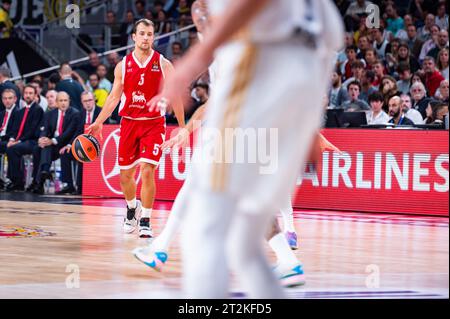 Madrid, Madrid, Spanien. Oktober 2023. Kevin Pangos (EA7 Emporio Armani Olimpia Milano) während des Basketballspiels zwischen Real Madrid und EA7 Emporio Armani Olimpia Milano gültig für die 04. Runde des Euroleague-Wettbewerbs, der am Donnerstag, den 19. Oktober 2023 im Wizink Center in Madrid, Spanien, ausgetragen wurde (Bild: © Alberto Gardin/ZUMA Press Wire) NUR REDAKTIONELLE VERWENDUNG! Nicht für kommerzielle ZWECKE! Stockfoto