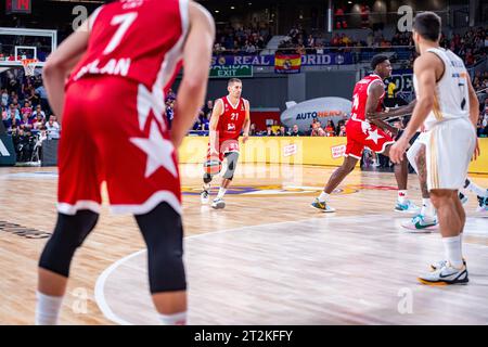 Madrid, Madrid, Spanien. Oktober 2023. Diego Flaccadori (EA7 Emporio Armani Olimpia Milano) während des Basketballspiels zwischen Real Madrid und EA7 Emporio Armani Olimpia Milano gültig für die 04. Runde des Euroleague-Wettbewerbs, der am Donnerstag, den 19. Oktober 2023 im Wizink Center in Madrid, Spanien ausgetragen wurde (Credit Image: © Alberto Gardin/ZUMA Press Wire) NUR REDAKTIONELLE VERWENDUNG! Nicht für kommerzielle ZWECKE! Stockfoto