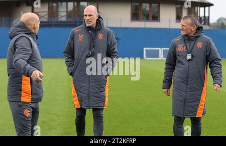 Rangers Manager Philippe Clement (Mitte) während einer Trainingseinheit bei Rangers Training Session, Glasgow. Bilddatum: Freitag, 20. Oktober 2023. Stockfoto