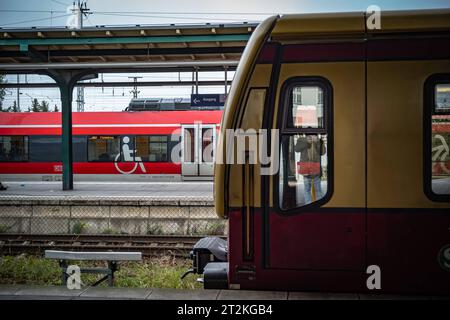 Oranienburg im Bundesland Brandenburg Bahnhof Oranienburg - 20.10.2023 Oranienburg *** Oranienburg im Land Brandenburg Oranienburg Bahnhof 20 10 2023 Oranienburg Stockfoto