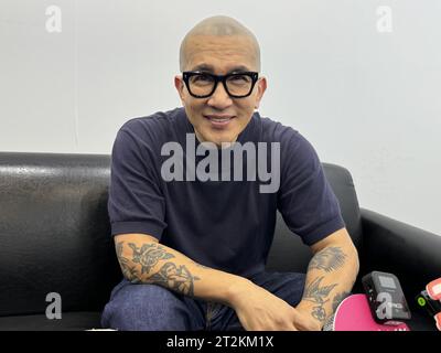 Der südkoreanische Sänger, DJ, Musikproduzent, Tänzer und Songwriter Koo Jun-Yup besucht am 19. Oktober 2023 eine Kunstausstellung in Taipeh City, Taiwan. Stockfoto