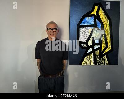 Der südkoreanische Sänger, DJ, Musikproduzent, Tänzer und Songwriter Koo Jun-Yup besucht am 19. Oktober 2023 eine Kunstausstellung in Taipeh City, Taiwan. Stockfoto