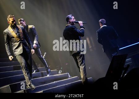 Porto, Portugal. Oktober 2023. Die Gruppe IL DIVO Vocal tritt während der Tour „New Day“ in der Super Bock Arena auf. (Foto: Rita Franca/SOPA Images/SIPA USA) Credit: SIPA USA/Alamy Live News Stockfoto