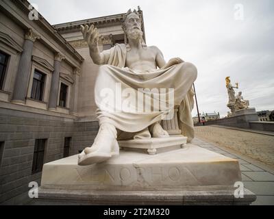 Statue von Xenophon, Skulptur vor dem Parlament in Wien, Österreich Stockfoto