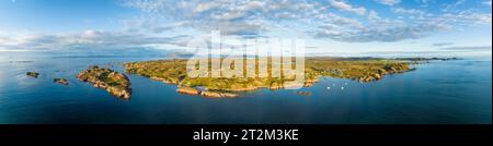 Luftpanorama des westlichen Teils der Halbinsel Ross of Mull, mit dem Fischerdorf Fionnphort auf der rechten Seite, Isle of Mull, Argyll und Stockfoto