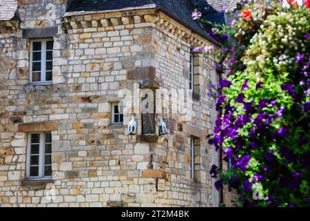 Alte Steinhäuser in der Rue Saint-Thomas, Altstadt von Landerneau, Département Finistere Penn-AR-Bed, Region Bretagne Breizh, Frankreich Stockfoto