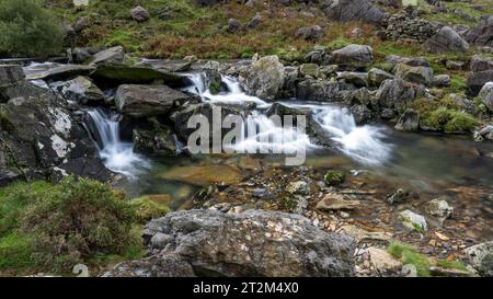 Kleiner Bach, Wasserfälle, Llanberis Pass, Snowdonia Nationalpark, Wales, Großbritannien Stockfoto