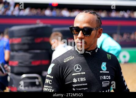 Aktenfoto vom 09-07-2023 von Lewis Hamilton, der sagte, Formel 1 dürfe nicht „zu weich“ werden, und seine Mitfahrer dazu aufforderte, Schmerzen in den Sicherheitsspielen nach der letzten Runde in Katar zu nehmen. Ausgabedatum: Freitag, 20. Oktober 2023. Stockfoto