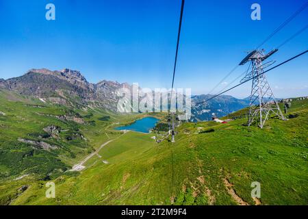 Panorama des Trubsees, Kanton Nidwalden, Zentralschweiz, ein Bergsee unterhalb des Titlis oberhalb des Engelbergs, von der Titlis XPress-Gondel aus gesehen Stockfoto