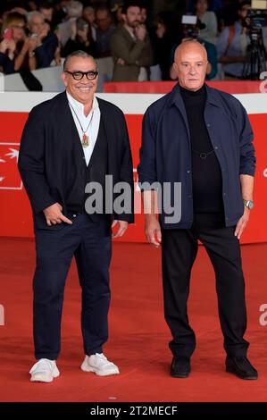 Guillermo Mariotto und Stefano Dominella bei der Festivaleröffnung mit der Premiere des Kinofilms C e ancora domani auf dem 18. Internationales Filmfestival von Rom/Festa del Cinema di Roma 2023 im Auditorium Parco della Musica. Rom, 18.10.2023 *** Guillermo Mariotto und Stefano Dominella bei der Eröffnung des Festivals mit der Premiere des Spielfilms C e ancora domani beim 18 Internationalen Filmfestival Rom Festa del Cinema di Roma 2023 im Auditorium Parco della Musica Rome, 18 10 2023. Foto:XA.XM.xTinghinox/xFuturexImagex rome Opening 3103 Credit: Imago/Alamy Live News Stockfoto