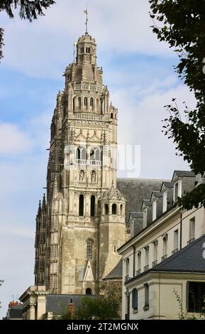Glockentürme vor der Kathedrale von Tours Saint-Gatien de Tours Indre-et-Loire Frankreich Stockfoto