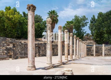 Galiläa, Israel - 13. August 2023: Römische Säulen im Bet Shean-Nationalpark (Skythopolis), Galiläa, Israel Stockfoto