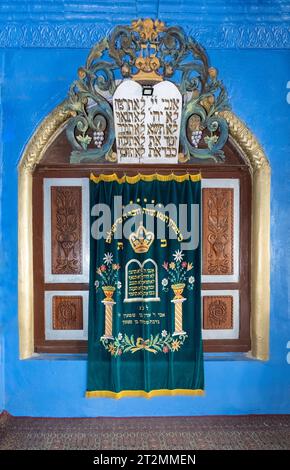 Safed, Israel - 14. August 2023: Karo Synagoge Arc mit zehn Geboten oben, in Safed, Galiläa, Israel Übersetzung: Eine glückliche Spende aus meiner fath Stockfoto
