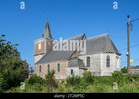 Eglise Saint-Pierre / Peterskirche im Dorf Villers-le-Temple bei Nandrin, Provinz Lüttich, belgische Ardennen, Wallonien, Belgien Stockfoto