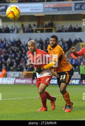 Ethan Ebanks-Landell von Wolverhampton Wanderers und Elliot Omozusi von Leyton Orient Sky Bet Football League One – Wolverhampton Wanderers gegen Leyton Orient 29/12/2013 Stockfoto