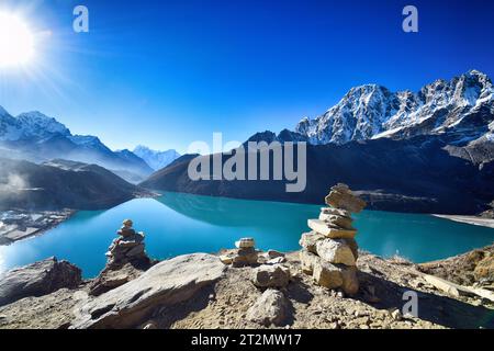 Blick vom Gokyo Ri auf den Gokyo See Stockfoto