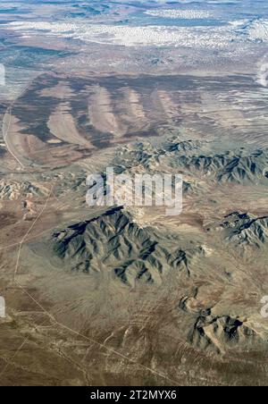 Arizona, USA. Oktober 2023. Bei Flügen mit kommerziellen Fluggesellschaften zwischen Phoenix, Arizona und Salt Lake City, Utah, haben Passagiere am Fenster einen Blick auf die spektakulären Geologien des amerikanischen Westens. (Foto: © Brian Cahn/ZUMA Press Wire) NUR REDAKTIONELLE VERWENDUNG! Nicht für kommerzielle ZWECKE! Stockfoto
